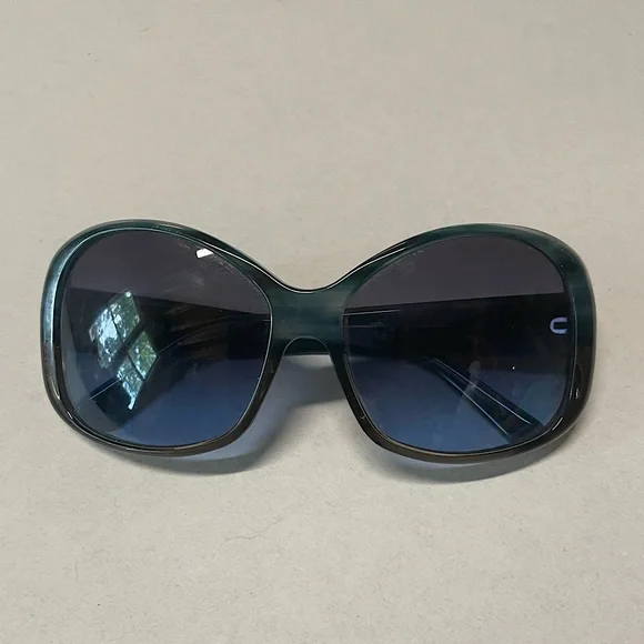Prada women sunglasses gently used Used Prada Sunglasses main image 2